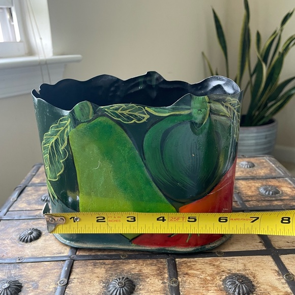 Vintage 1993 Hosley Hand Painted Vegetables Metal Basket Flower Pot - Picture 4 of 7